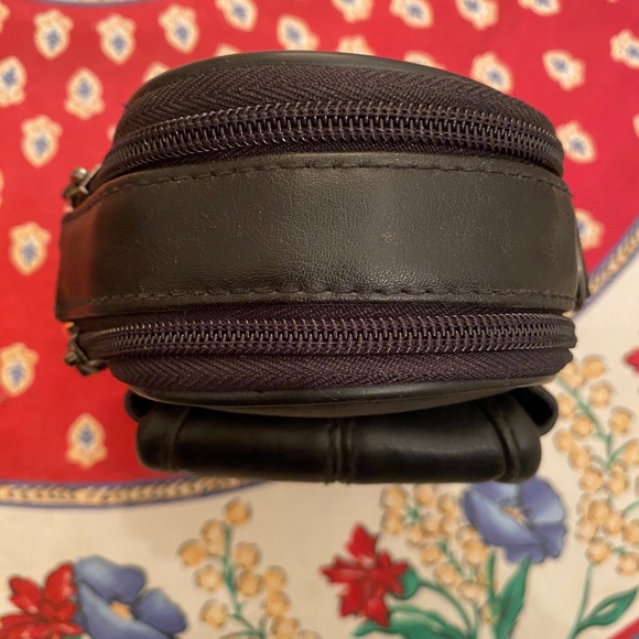 View I Y2K I Black Point & Shoot Camera Bag - Picture 9 of 16